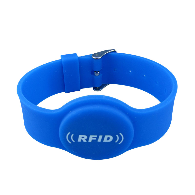 In che modo le soluzioni di braccialetti RFID in silicone possono migliorare la sicurezza e la comodità degli eventi moderni?